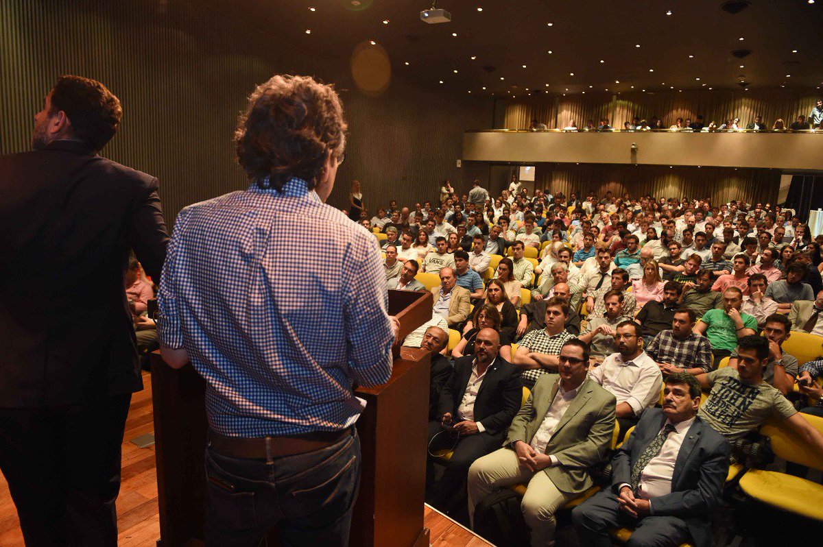 BolsaRosario's tweet photo. #BCRInnova Terminó la conferencia sobre #Criptomonedas con una sorpresa: todos los asistentes se llevarán 1/1000 de #Bitcoin de regalo. Bienvenidos al futuro! https://t.co/u6iAcAhHOS