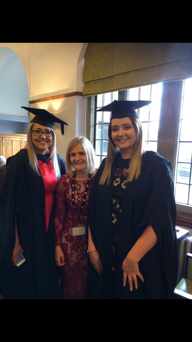 NyrsysCCC's tweet photo. O fyfyrwyr Cymraeg i nyrsus Cymraeg @SophieAnnBurges @IechydDaBangor @prifysgolbangor @colegcymraeg @mwy_na_geiriau #prowd https://t.co/eRUUkEaX13