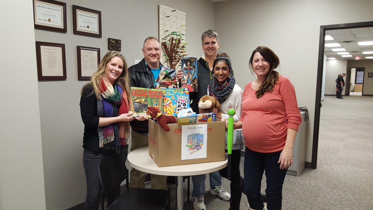 MNVirtualHS's tweet photo. MVHS Staff donated toys to Toys for Tots once again this year!
#MVHSCares #ToysforTots #mnvirtualhs https://t.co/a3ywjKapSl