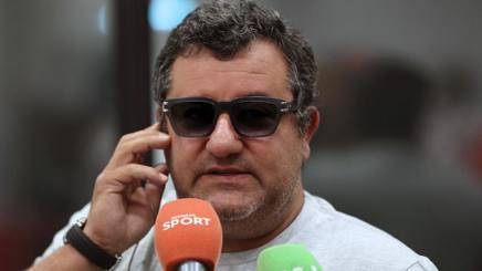 Gazzetta_it's tweet photo. #Raiola: "Lasciate stare #Donnarumma: il problema è #Mirabelli" #Milan https://t.co/CVQafYSLyA #serieA #milan https://t.co/PJj4ELBD4I