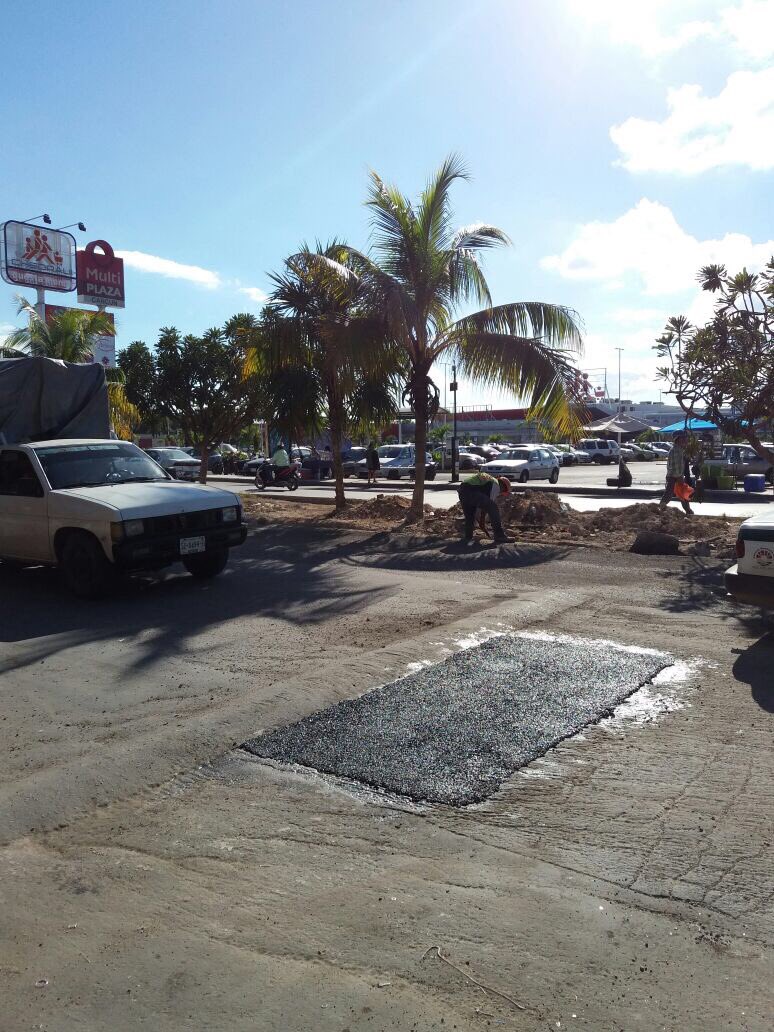 #BrigadasVerdes redoblan esfuerzos en trabajos de Bacheo, en la Av. Kabah con Av. Tules Smz. 247 #NoPararemos.

<a href="/rembertoestrada/">Remberto Estrada</a> <a href="/VivoEnCancun/">Vivo en Cancún 🏖️</a> <a href="/infoturquesa/">Turquesa News</a>