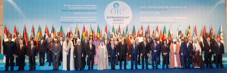 Mehmet__Akyurek's tweet photo. Bugünlere hamdolsun, birlikten güç doğar... Tüm kalplerin birleştiği yerdir. #kudüs 

#AlQuds
#Kudüs
#dikduracağız https://t.co/00nJ1fMGN7