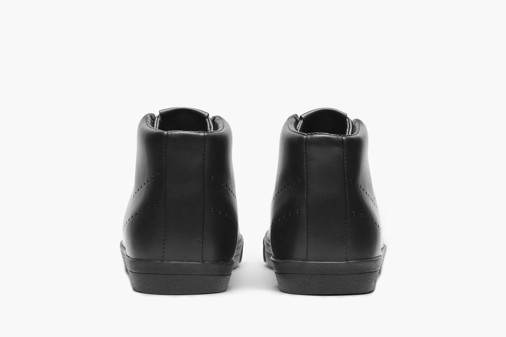 All black everything 🖤
The Topstar Lux, available now at PONY.com!  💻
Shop now here: bit.ly/2Bp5rU8