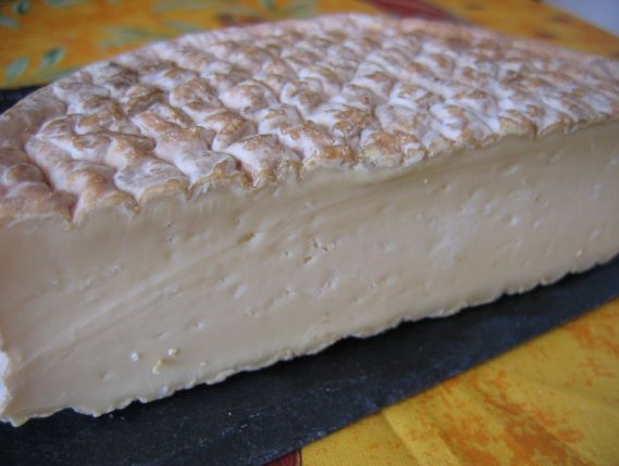 RugbyCheese's tweet photo. Hi #RugbyHour! Looking for the perfect Christmas gift? We sell the finest cheese in Rugby as well as a range of giftware, chutneys and crackers. We are closed this Sunday and then open EVERY DAY until Christmas! 27 Bilton Green. See you soon! https://t.co/5NBAnictWR