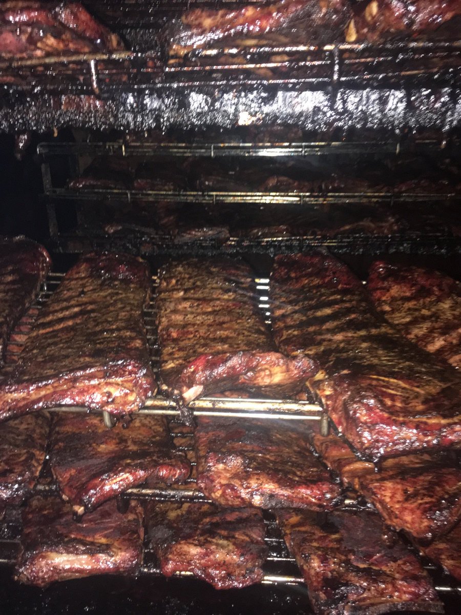 UncleBubsBBQ's tweet photo. Cookin' up some ribs for all the holiday parties!!
#ribs #BubLove #UnclebubsBBQ #holidays #grilling #pork #babyback #catering https://t.co/3YjC5Zp5RL
