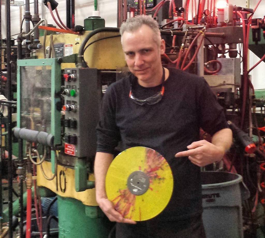 cascadepressing's tweet photo. 2017 staff top picks of records pressed at Cascade:
Lance-Press Operator
Fartbarf "Dirty Power"
Don't be put off by the name, this record is a guaranteed party starter. Music of the future, performed by Neanderthals. @lewcifer23
#cascaderecordpressing … https://t.co/i7kQX0UGu1 https://t.co/UElgQrN5qb
