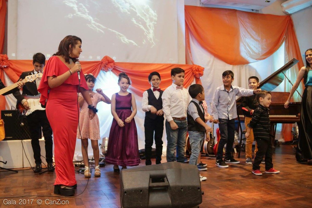 ICZchaco's tweet photo. 👉🏽Te compartimos algunas fotos de lo que fue nuestra #GalaICZ🎓 2017!
👉🏽Podes ver el álbum completo en nuestra página de Facebook: https://t.co/beiurVAW44 
#Conectados360 #ExperienciaICZ https://t.co/bI2HfBpCjr