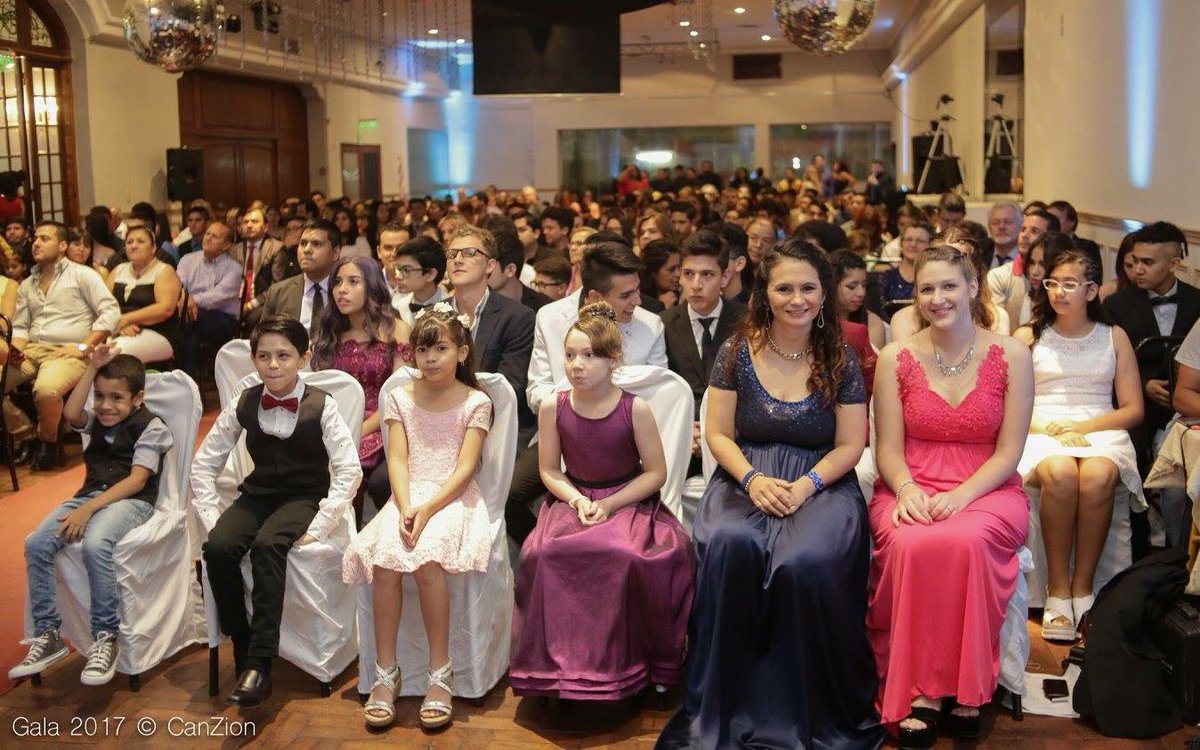 ICZchaco's tweet photo. 👉🏽Te compartimos algunas fotos de lo que fue nuestra #GalaICZ🎓 2017!
👉🏽Podes ver el álbum completo en nuestra página de Facebook: https://t.co/beiurVAW44 
#Conectados360 #ExperienciaICZ https://t.co/bI2HfBpCjr