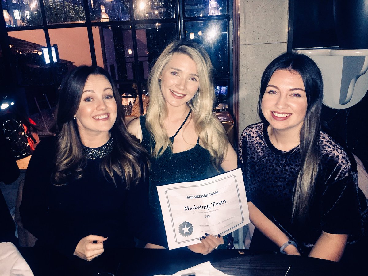 1CCaroline's tweet photo. Yes, we are the best dressed team #glam https://t.co/eCWzMSb1Pt