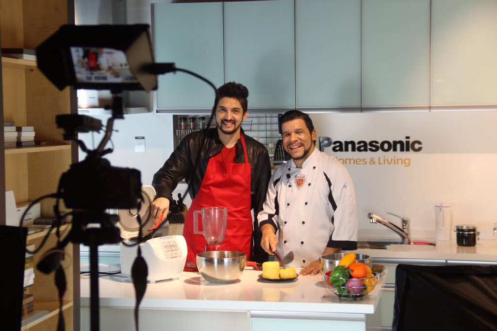 congresoserchef's tweet photo. Este domingo , no te puedes perder a @Ivanbarrios507 haciendo unos deliciosos tamales en nuestra cocina @panasoniclatin por @NexPanama a las 11:30 am.     #ChefLuisTV #panasonicchefluis #panasonic https://t.co/GadjQbcPhx
