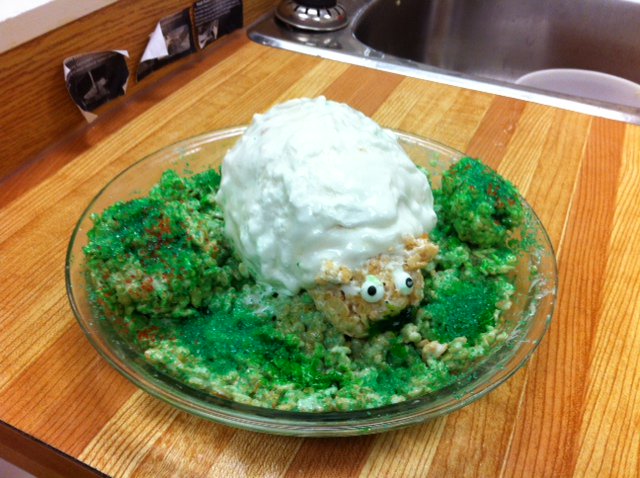 Graham the Sheep eating grass! <a href="/ManachabanMS/">École Manachaban</a> #TreatsForToys