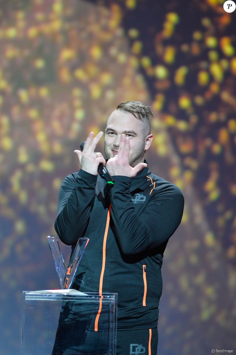 Memes2JuL's tweet photo. Ok p'tit sondage la team, qui c le meilleur rappeur ?
Fav pr orelsan
Rt pour Jul https://t.co/tM6G4XtGsK
