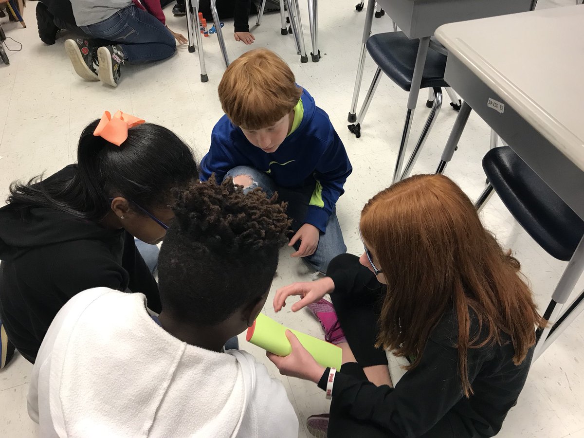 norma_d's tweet photo. Paper Chain Challenge 2017 — who can make the longest chain out of 2 small sheets of paper? Step 1: Make a plan! #christmasparty2017 #TeamDCS @TweetDCS_OES https://t.co/Tub5U3FcLN
