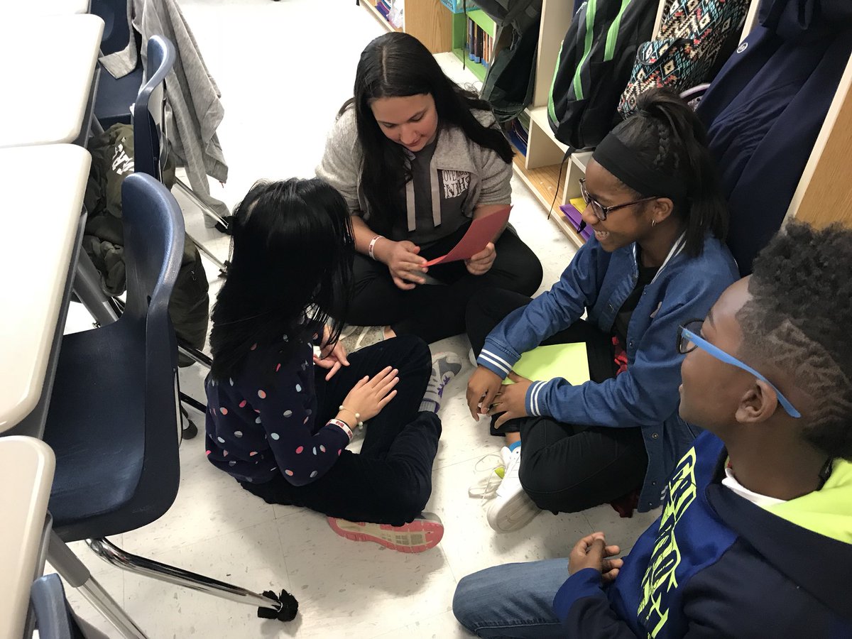 norma_d's tweet photo. Paper Chain Challenge 2017 — who can make the longest chain out of 2 small sheets of paper? Step 1: Make a plan! #christmasparty2017 #TeamDCS @TweetDCS_OES https://t.co/Tub5U3FcLN