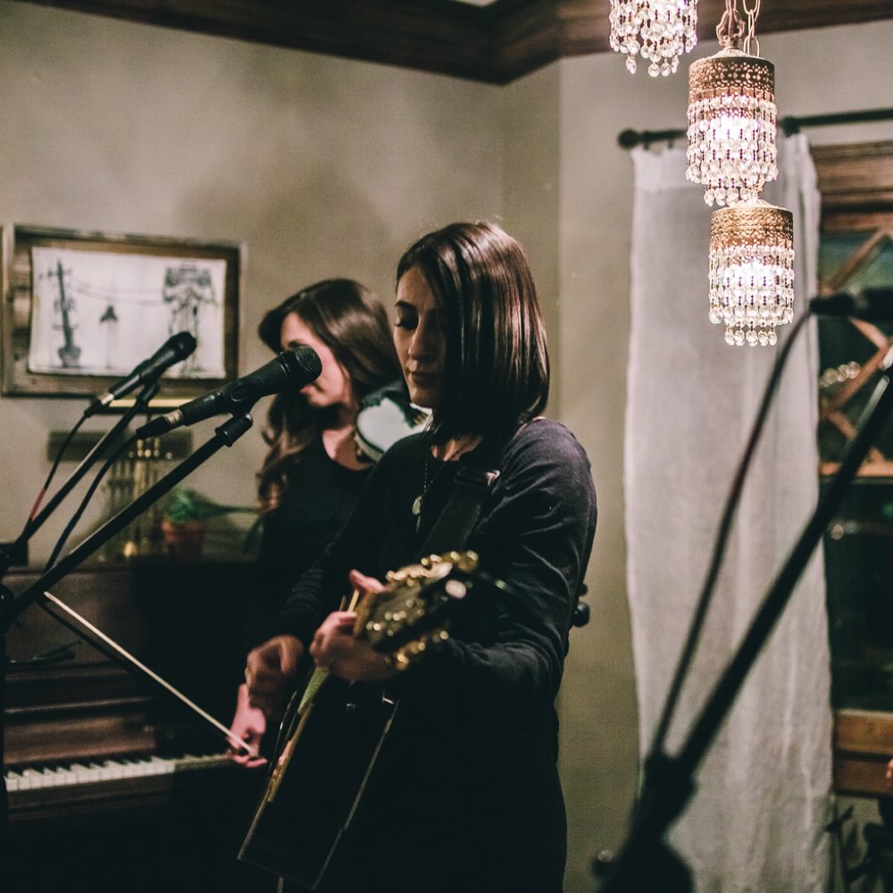 LiveListenShare's tweet image. Kat King, @weareoliviafox, and Instant Karma! still have us swooning after their show with @sofarsoundskc 😍. Check out our review and gallery on the site goo.gl/5ffS5k // 📸 @mannarisms,  ✏️ @c3stevie