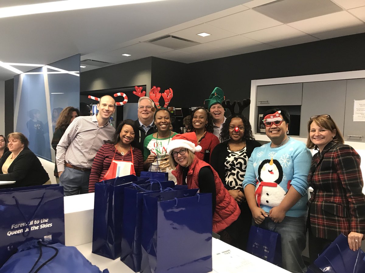 cinthiawalker18's tweet photo. The HR Cube decorating contest was a success! Congrats to the winners  and a BIG thank you goes out to all who helped bring the holiday spirit to the 25th floor ❄️☃️ https://t.co/py9iUUK2gd