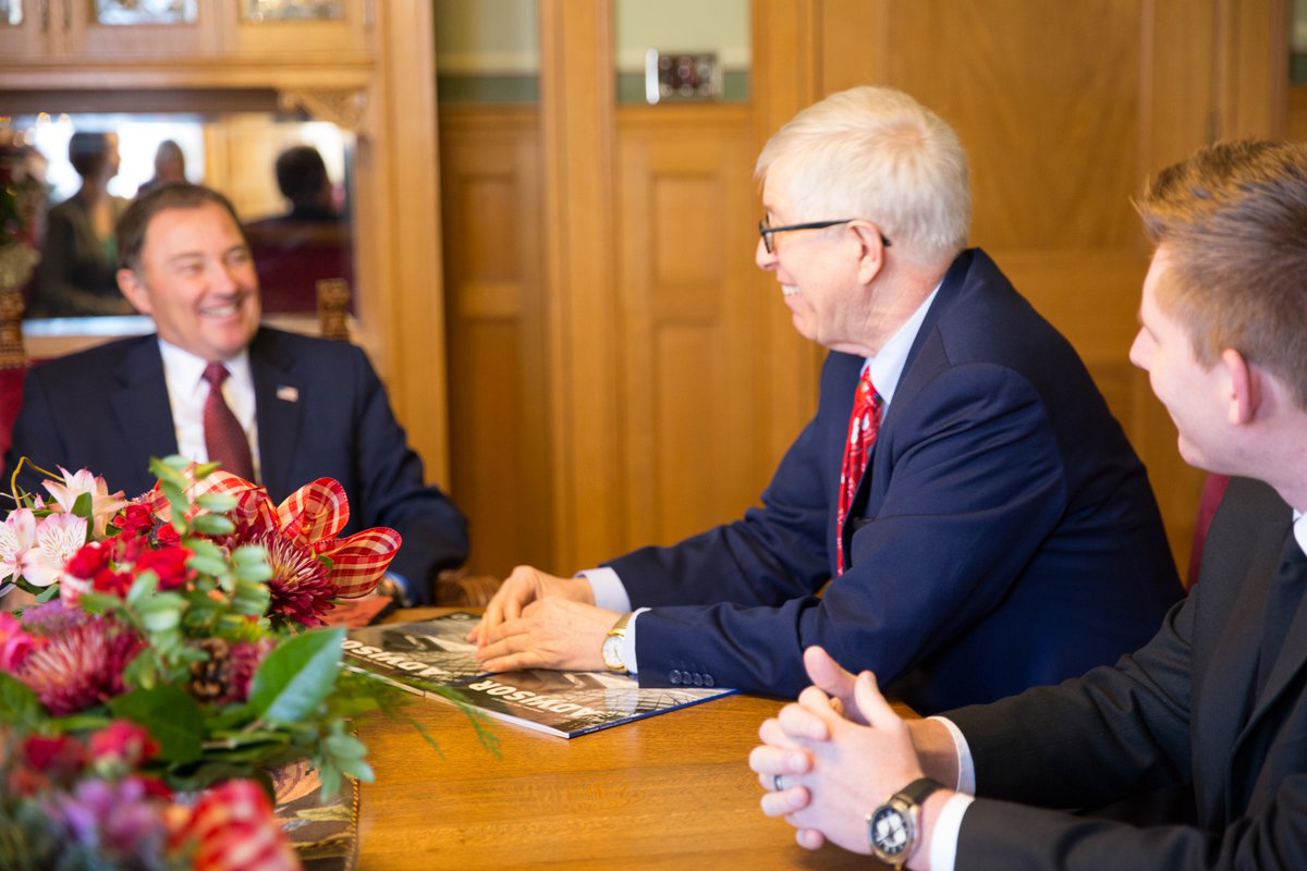 ColliersUtah's tweet image. Last week, our team met with @GovHerbert to discuss the economic &amp;amp; civic factors that have contributed to Utah leading the nation as the "Top State for Business" over the better part of a decade. The governor said it best, "The best incentive is a business-friendly environment."