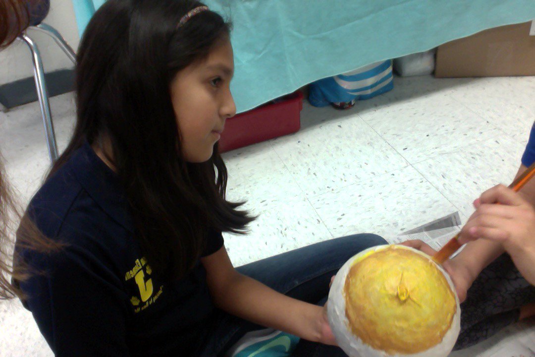 APerera8's tweet photo. @AJacksonElem @pedrorgar @mjherrera705 @sylviaibarra5 @csaldivar76 @McAllenISD #scienceisfun #desteamber #solarsystem https://t.co/mTS2Eifkt9