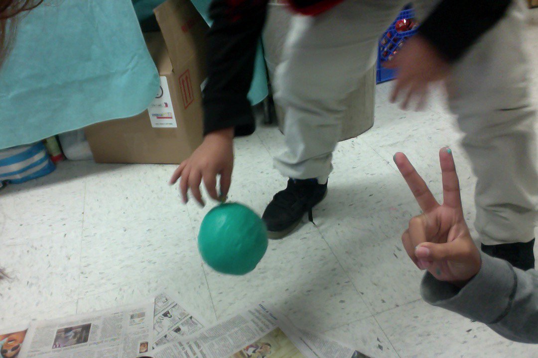 APerera8's tweet photo. @AJacksonElem @pedrorgar @mjherrera705 @sylviaibarra5 @csaldivar76 @McAllenISD #scienceisfun #desteamber #solarsystem https://t.co/mTS2Eifkt9