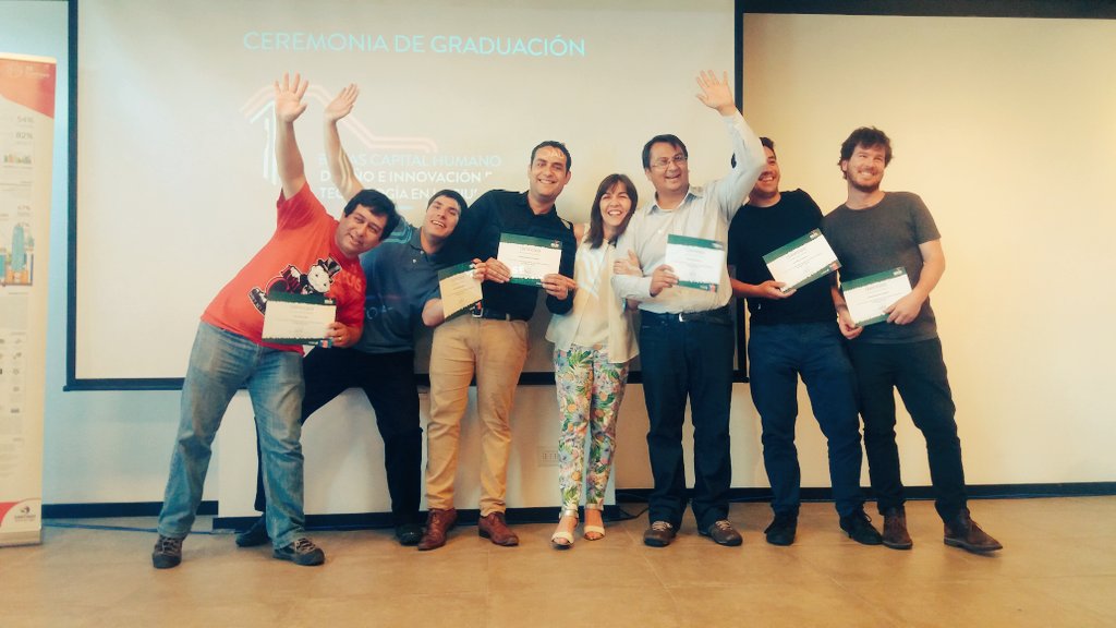 SeSantiagoCL's tweet photo. Alegría pura y satisfacción en la ceremonia de graduación del Curso Diseño e Innovación de Tecnología en la Ciudad #becascapitalhumano.
Postulación para 2da versión  finaliza el 20 de dic.

@claudialabbeCL @tvivancol @Rfonsecach https://t.co/RTV8Vuy3Lo