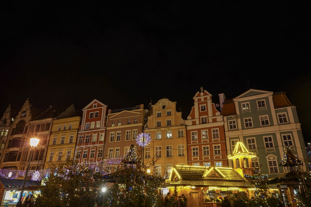 PhilippSacherow's tweet photo. Greetings from the christmas market from #Breslau 

@VisitPolandinfo 
#Poland #Wroclaw https://t.co/QzCxyntiKm