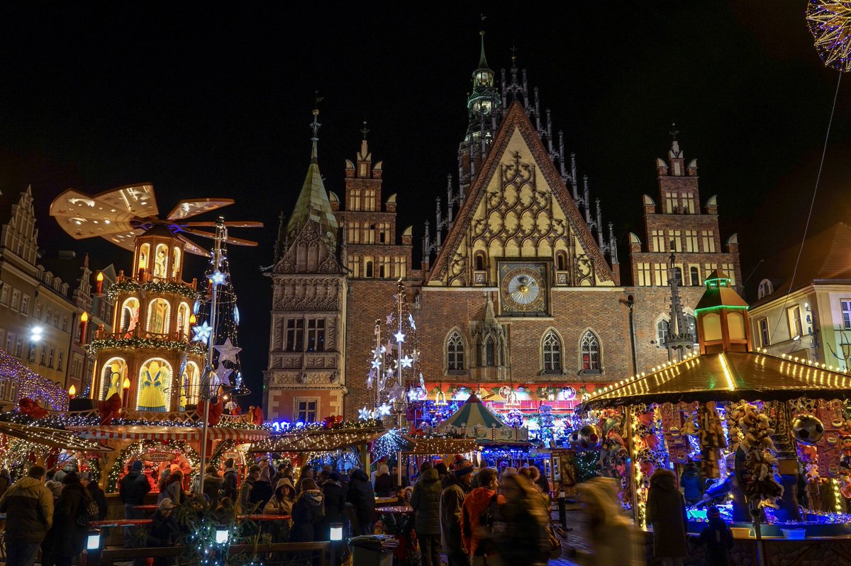 PhilippSacherow's tweet photo. Greetings from the christmas market from #Breslau 

@VisitPolandinfo 
#Poland #Wroclaw https://t.co/QzCxyntiKm