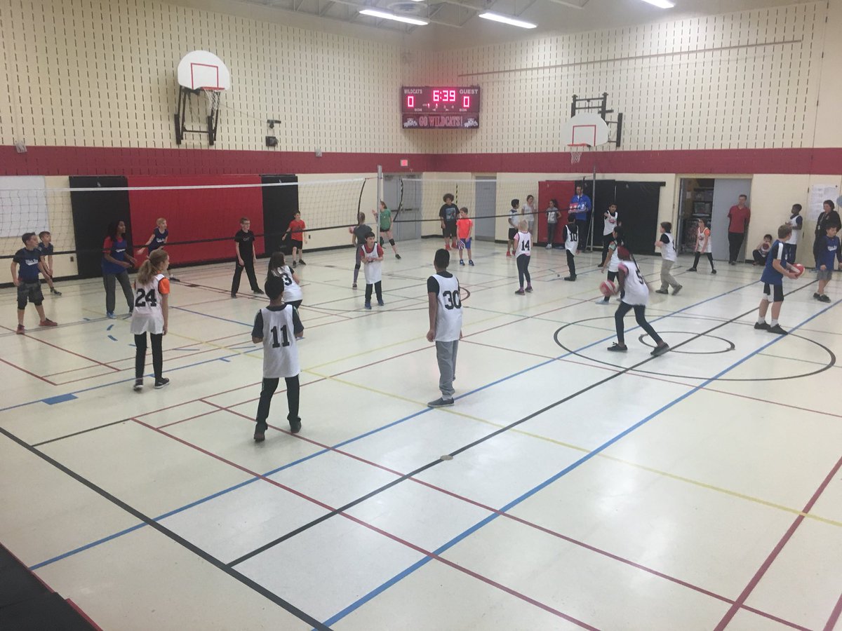 SpiceyArts's tweet photo. Cougars rocking the volleyball court! 🏐 @chawrdsb #sportsmanship #teamwork https://t.co/KdQydR649a