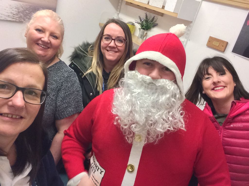 MagsSanders's tweet photo. Another brilliant night @JoshuaDenWigan night shelter. Christmas party, flu vacs and health checks. @Bridgewater_NHS @Swirlygirly30 @ColinScales1 @Mishr85 @AndyBurnhamGM #endhomelessness #BWfluhero https://t.co/YWXvC1eTb7