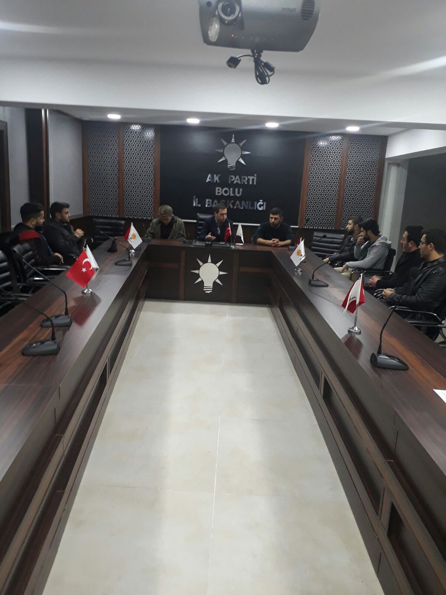 Haftalık yönetim kurulu toplantımızı Gençlik Kolları İl Başkannimiz Sayın Taha Furkan Sönmezel'in katılımlarıyla gerceklestirdik. #üniak #aibü. @tahasonmezel