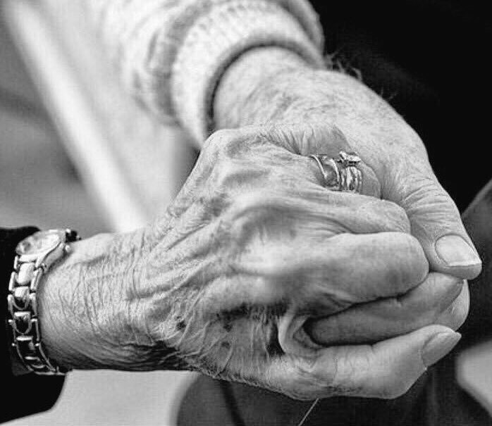 S_1cc's tweet photo. *،

إن يسألوكَ أما زالت محبتكم؟
فقل ومنذُ متى للحبّ .. توقيتُ ! https://t.co/8IbxmX01C5