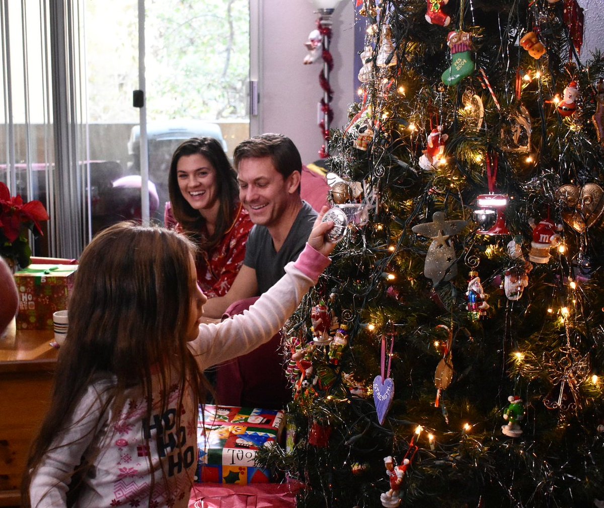 magicarrowfilms's tweet photo. It's beginning to look a lot like Christmas!
#movieset #moviemagic 

https://t.co/VE04RJqlKl https://t.co/DxIuEcfXxA