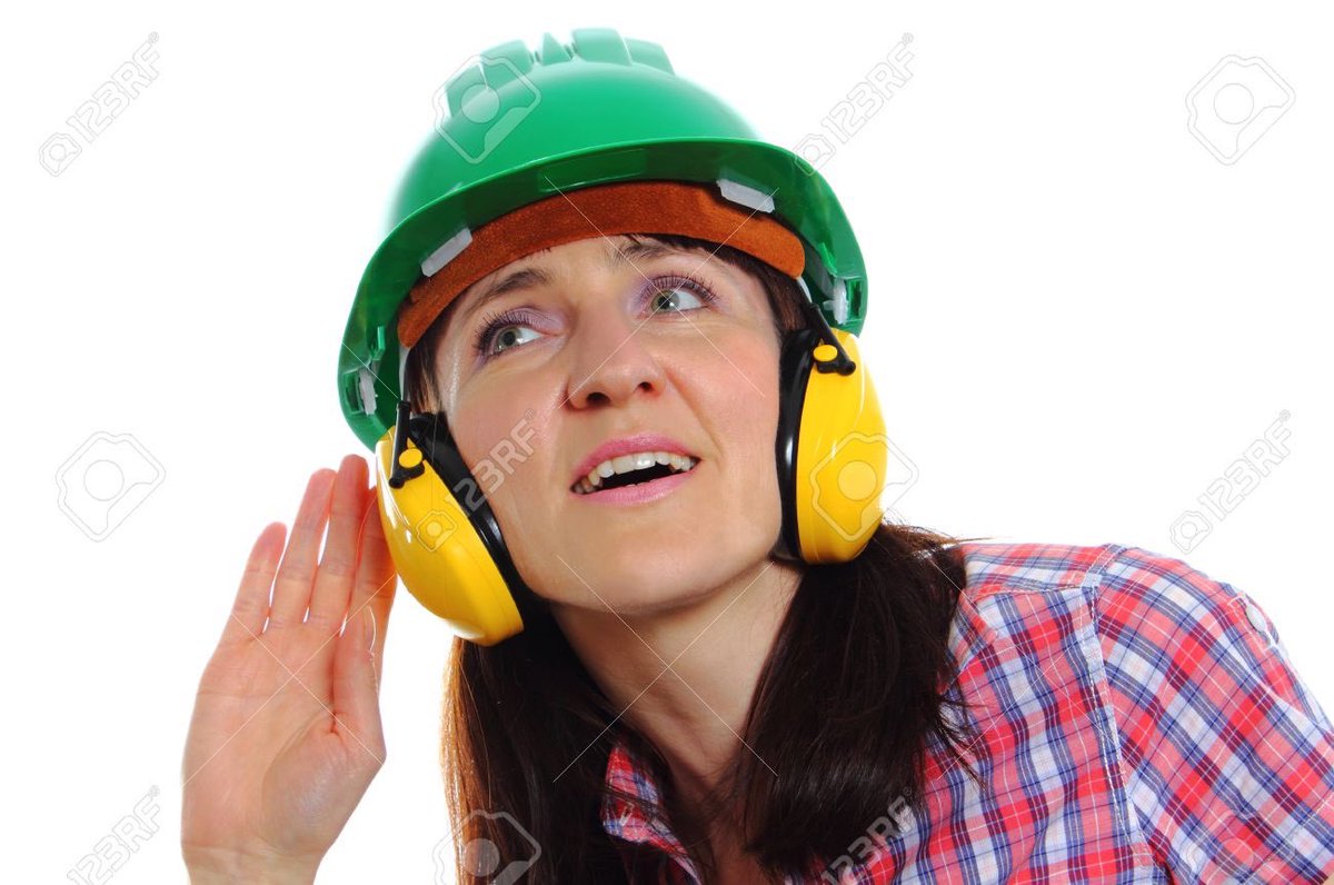 shesingodmode's tweet photo. Me trying to avoid #TheLastJedi spoilers at work and take customer orders at the same time https://t.co/l3RWYteAYS