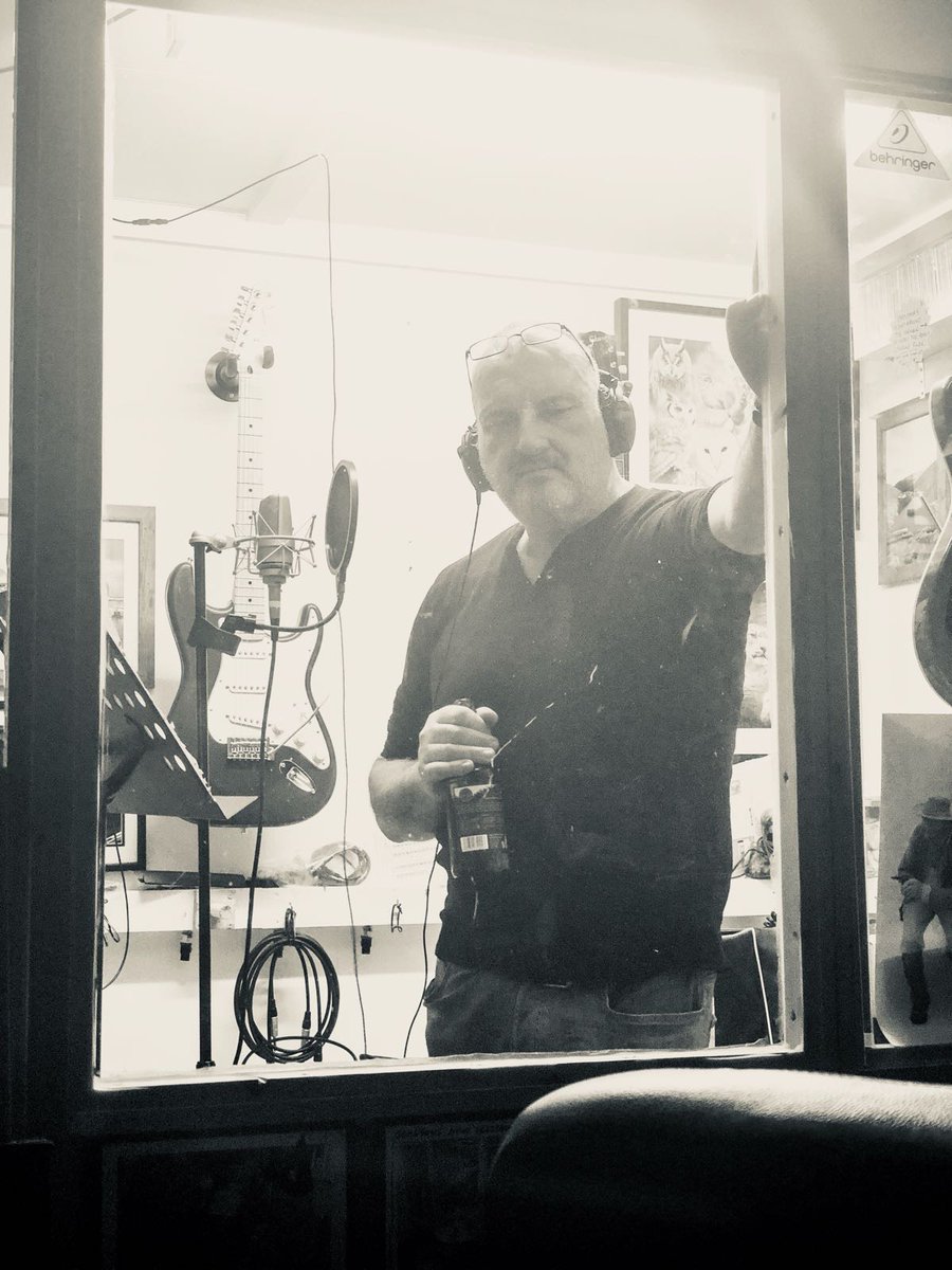 barewire2017's tweet image. Thirsty work