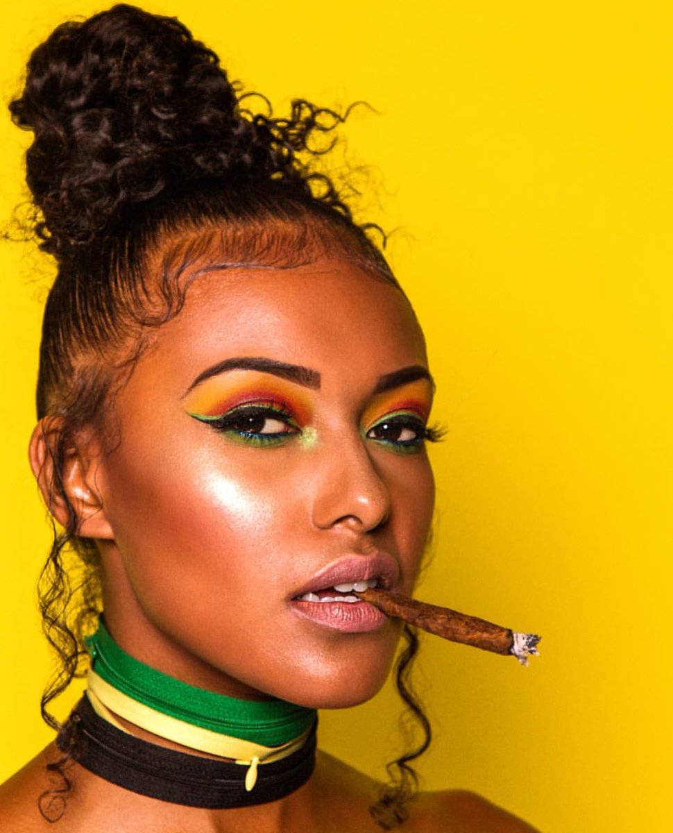 Backwoods_Cigs's tweet photo. Colors 🇯🇲📸 https://t.co/ZarCbeW055