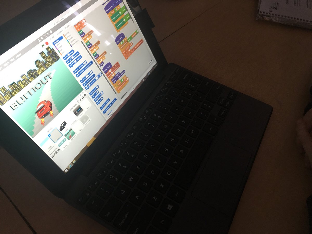 MurphyRCreates's tweet photo. Amazing #coding in class today with @scratch @UCDSB #grade5 @FCLEdu #wolffden https://t.co/2cVvWQDqqI