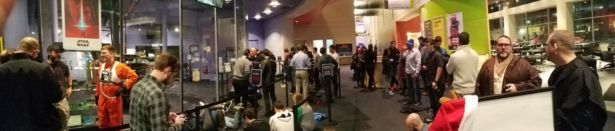 r3dfiv3's tweet photo. In line for Last Jedi @SCIOWA #seeitin70mm https://t.co/E7cbFeB66Y