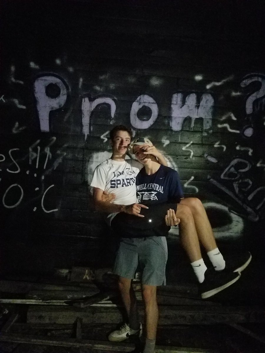 DerekTinnes's tweet photo. Happy birthday to the single dumbest friend I have. Top in space > free internet. @ewickenhauser41 https://t.co/1pOqAMmMvg