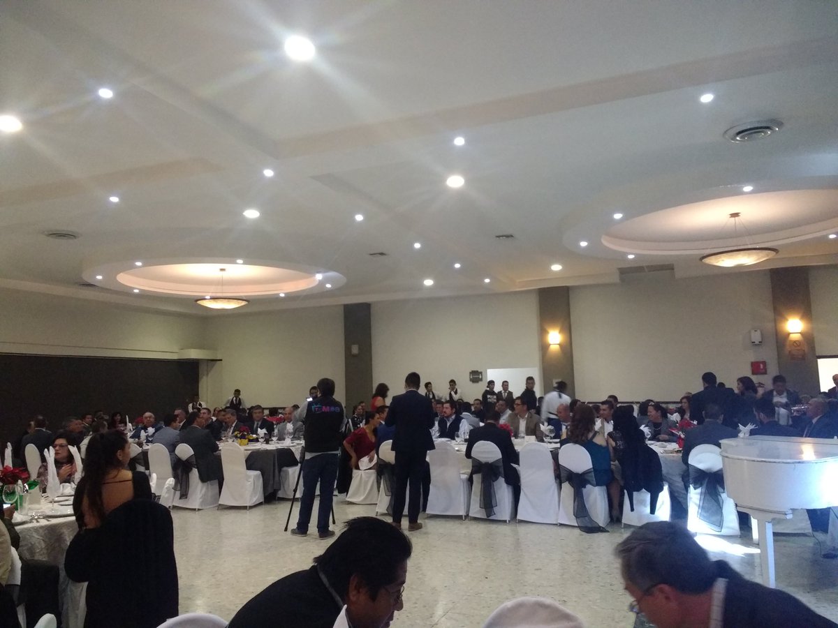 LeslieAgui2's tweet photo. El Sistema Integrado de Transporte premia a los mejores operadores del 2017 @ELPODERNOTICIAS @PagoBus https://t.co/SoUdfujR8O