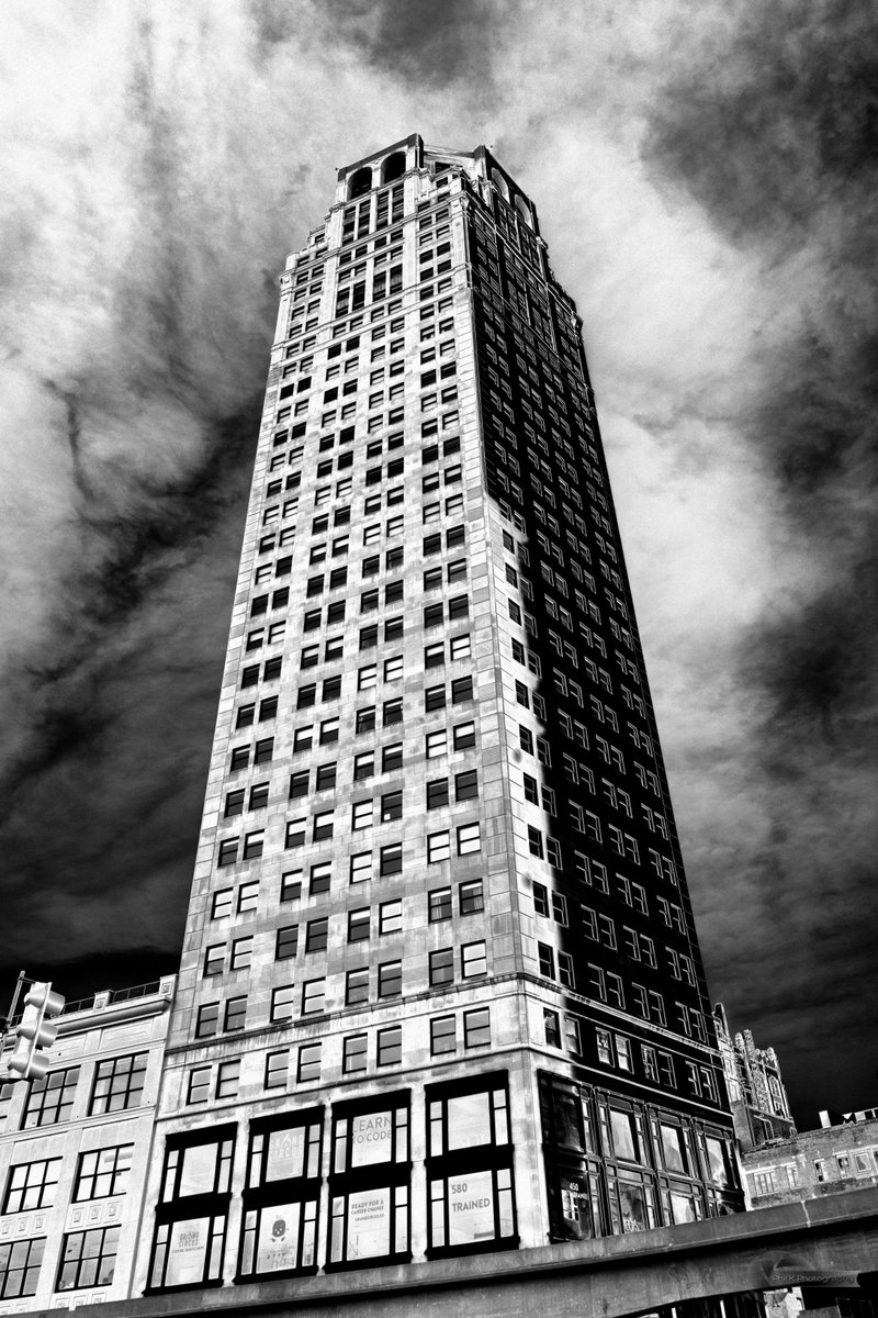 PhilKPhotog's tweet photo. A little wandering of #Detroit is always fun. I do so love how something simple can become something more with little editing. #DetroitLife https://t.co/JMmsDm54Dp