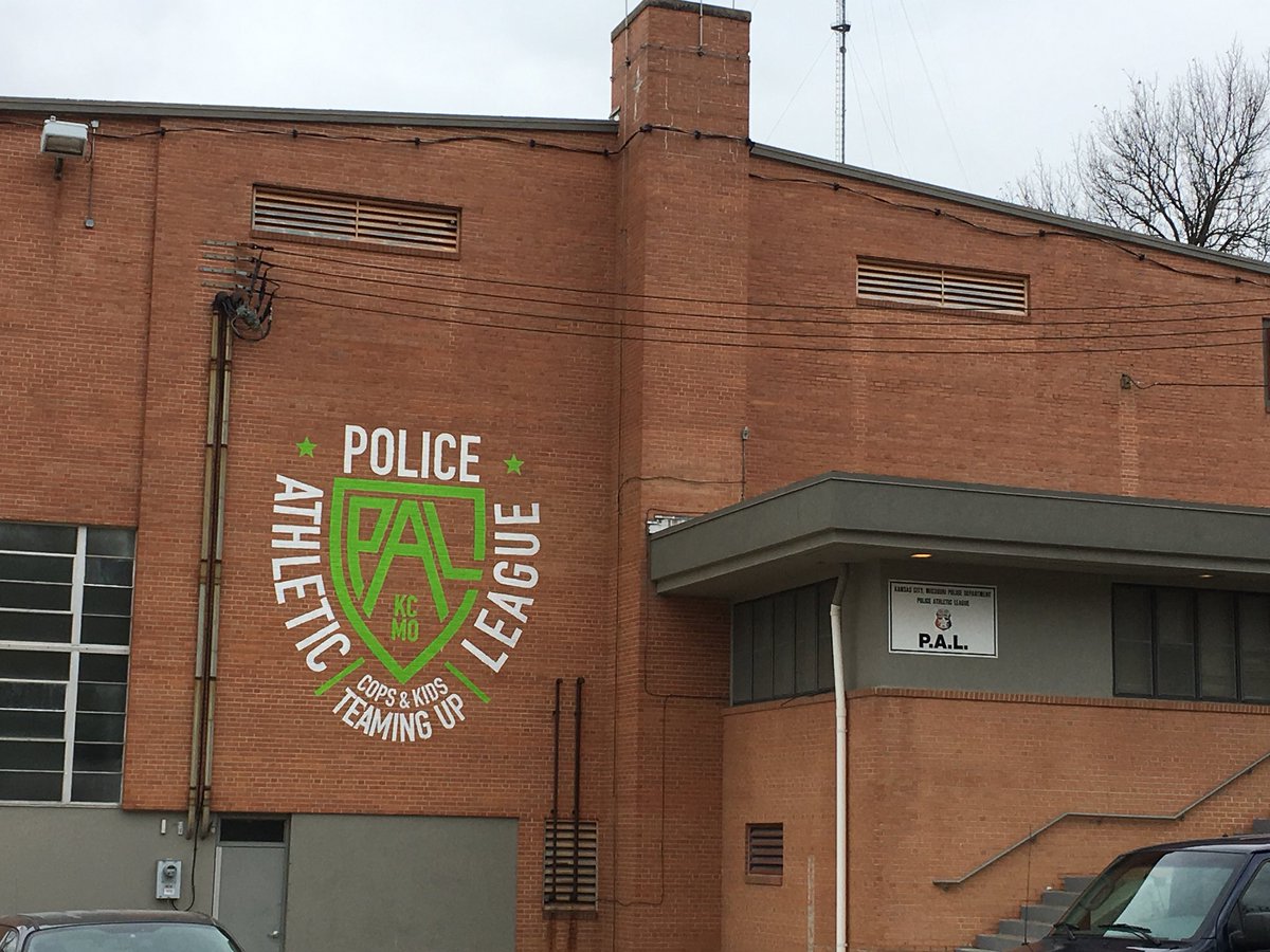 CPDPhillipCoMo's tweet photo. Excited to learn about the Police Athletic League (PAL) Program with KCPD.
@ColumbiaPD @CPDAndriaCoMo @CPDScottCoMo @CPDMattCoMo @kcpolice https://t.co/kwmEL4f6Bm