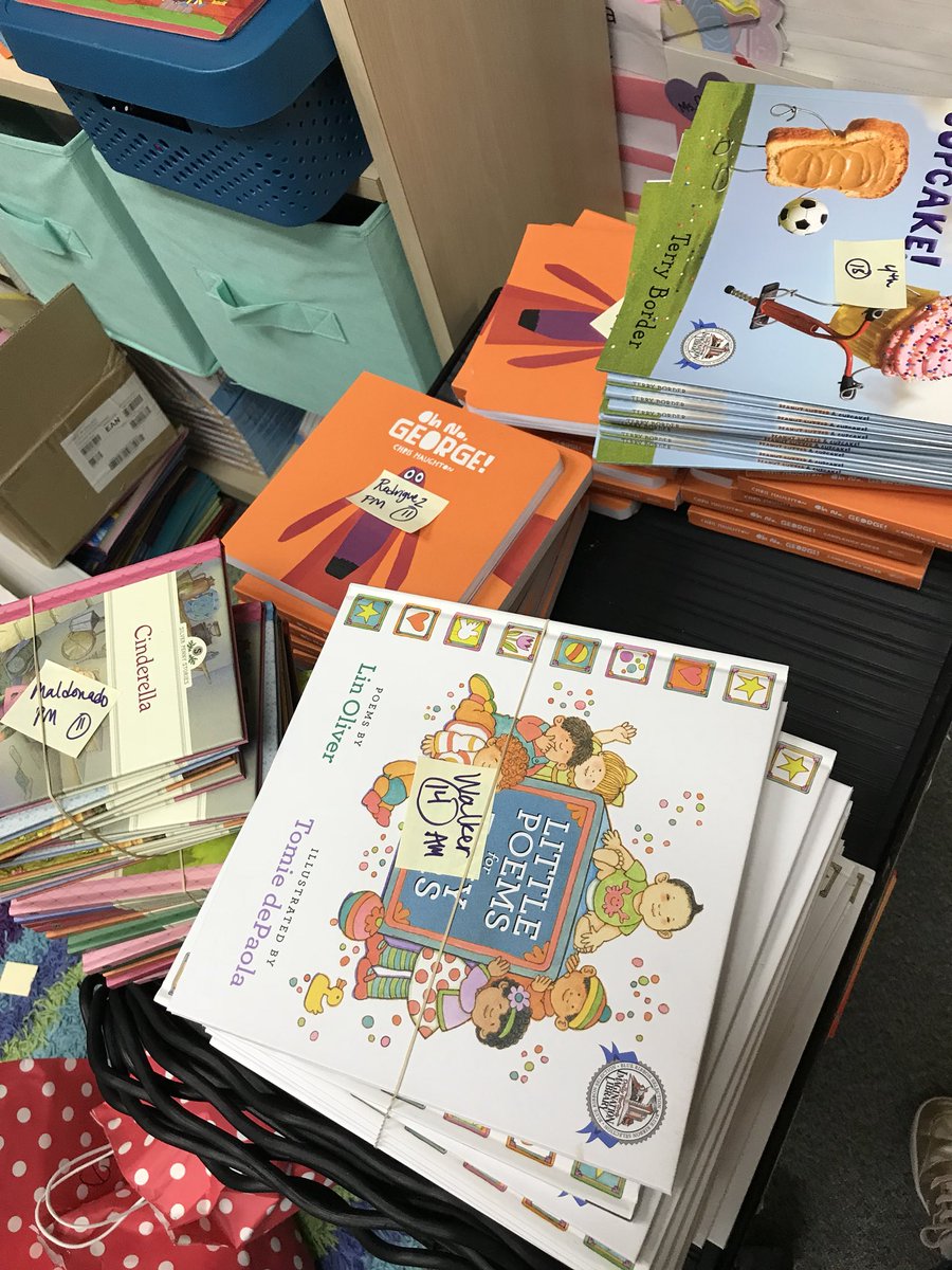 ShoGriffin's tweet photo. .@ShimaTubbs_REID and @ColCounselors were able to send every single @ExplorersCol student home with their own book today! #ReadingisFUNundemental 📚📖 https://t.co/99IQWK0sYU