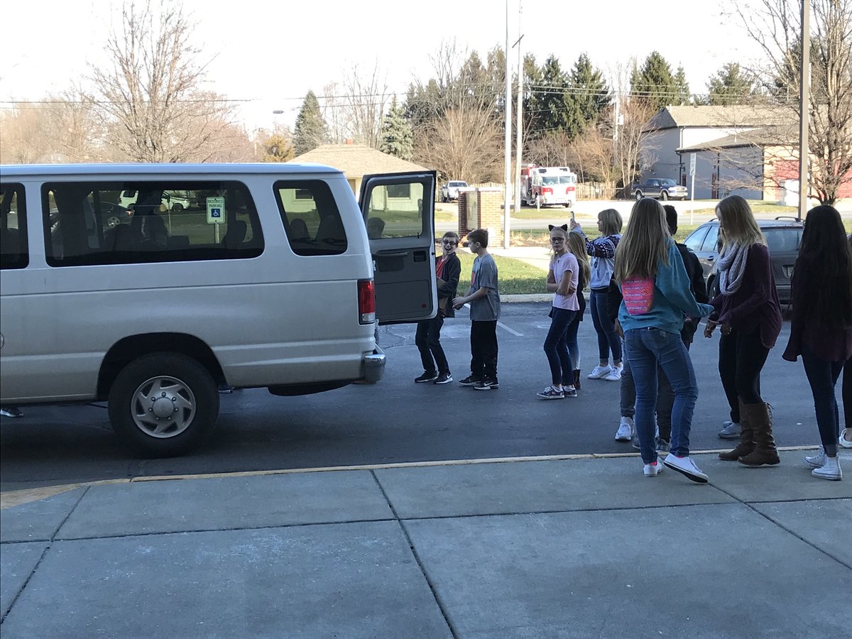 jennigullion's tweet photo. It is truly better to give than to receive! My students lived that today as they gave @FamilyPromiseHC a donation of $, books, & clothes—the result of a drive/fundraiser they coordinated. Thx to Ms. Jones’s class for their work in this project, too! #iamsouth #sixstandards https://t.co/MHp66mfeRy