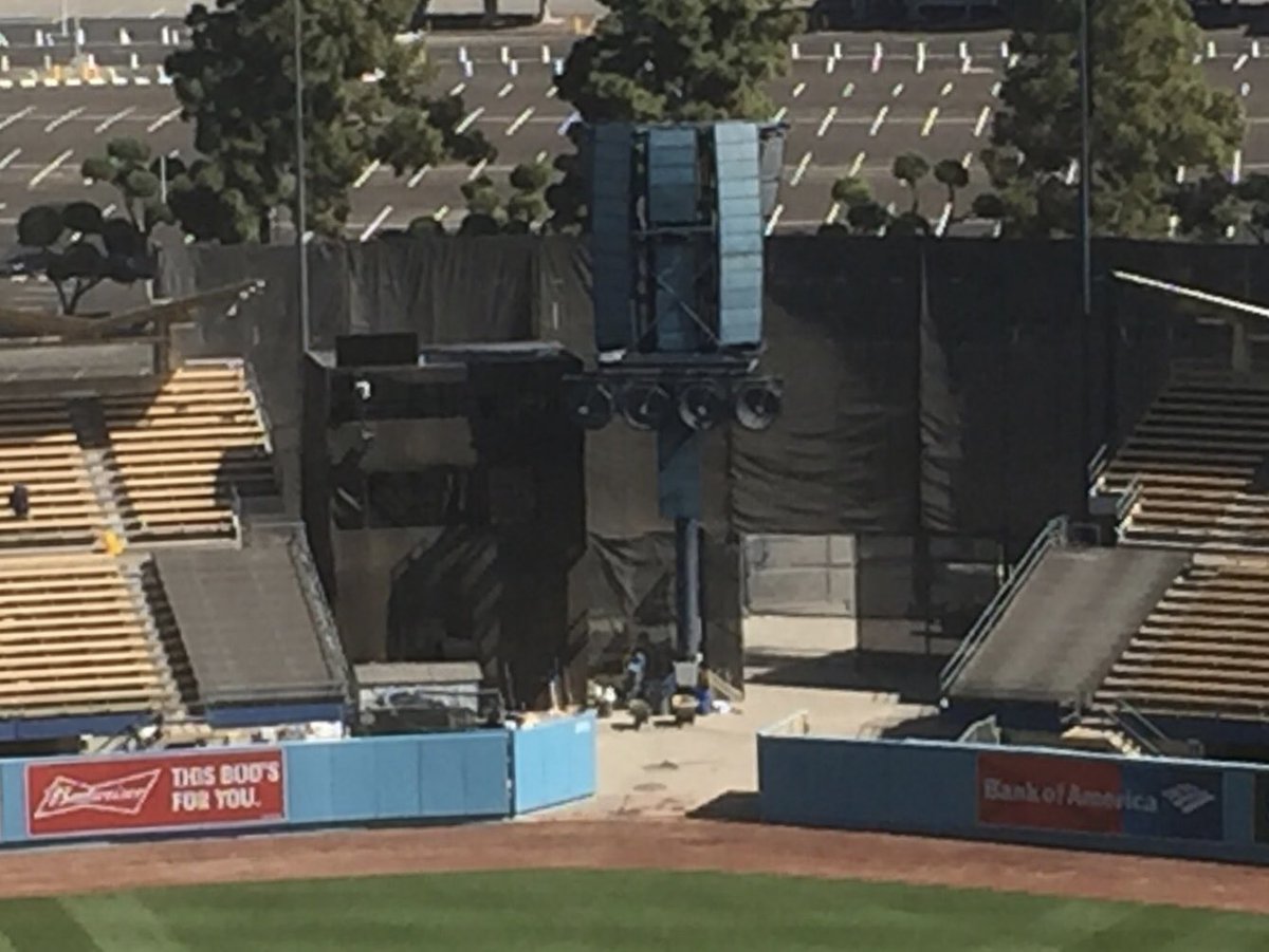 GrumpyDodgerFan's tweet photo. @DodgersNation @DodgersLowDown since there’s little else to talk about, let’s talk about the ugliest center field in baseball. This is HOLLYWOOD, man...we need some showmanship here, not lawn mower and laundry hamper parking. #designsomething https://t.co/QJheel9kcb