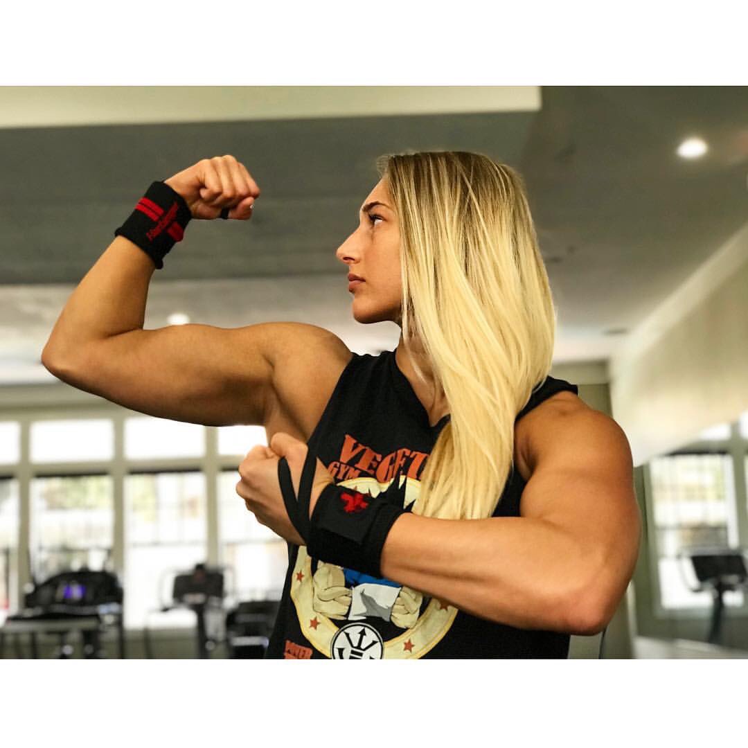 RipTheHeartOut's tweet photo. These biceps are over 9000 of pure power! 💪🏻💥 https://t.co/CEnkxbXIor