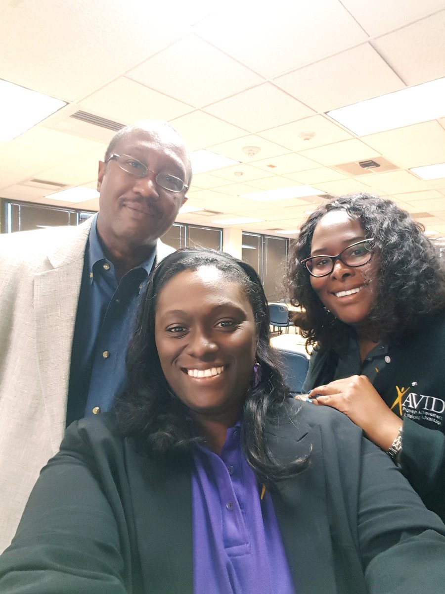 Two dynamic AVID Trailblazers stopped by today to give great AVID support and tips to help Dallas ISD continue to grow! Dr. Wendell Brown and Dr. Valerie Peterson.. <a href="/AVID4College/">AVID</a> @AVID_Brown @AVIDTexas