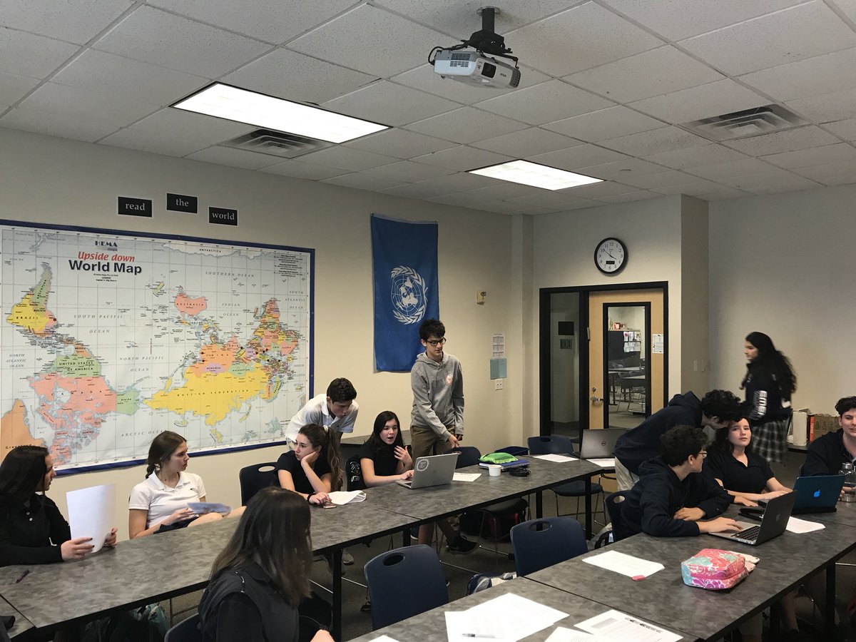 almaraz_edu's tweet photo. Getting ready for @munsanantonio 2018 @emerymun 👍 https://t.co/8IDmYoi18c