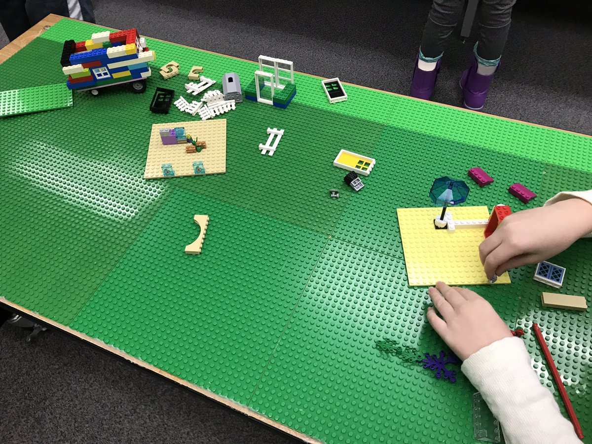 CRidgeLibrary's tweet image. The oohs and aahs of #MakerSpace time makes me heart happy! #energizedlearning #@IssaquahSchools