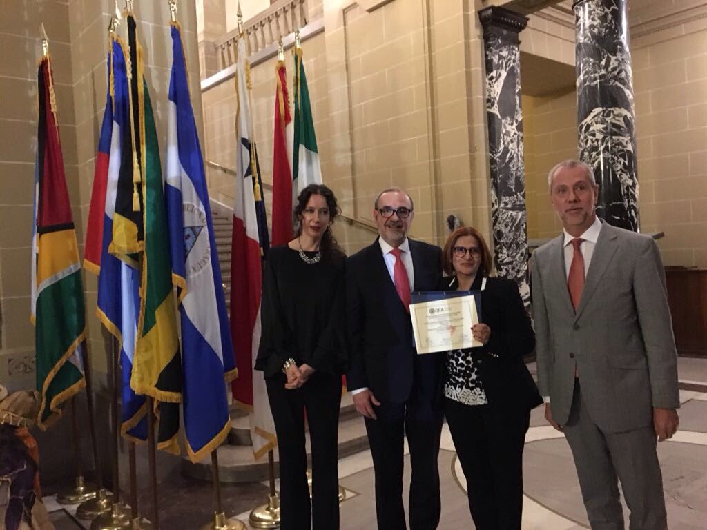 VDS_UM's tweet photo. La @SSalud_mx y la @SRE_mx recibieron el premio de la @OEA_oficial "V premio Interamericano a la Innovación para la Gestión Pública Efectiva" #PIGET @ventanillasalud @IME_SRE https://t.co/0yHgCh6boe