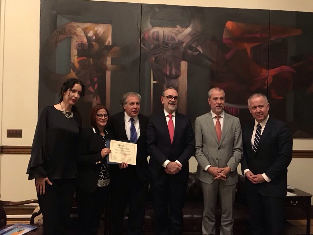 VDS_UM's tweet photo. La @SSalud_mx y la @SRE_mx recibieron el premio de la @OEA_oficial "V premio Interamericano a la Innovación para la Gestión Pública Efectiva" #PIGET @ventanillasalud @IME_SRE https://t.co/0yHgCh6boe