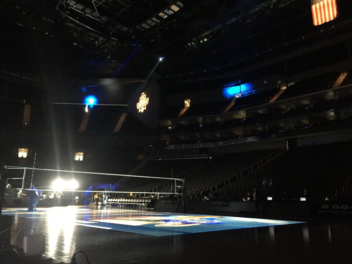 _JohnBaylor's tweet photo. The Sprint Center seats 18,605. It’s sold out tonight. We need every #husker fan going crazy. @Huskervball https://t.co/P0f9R6b2TX